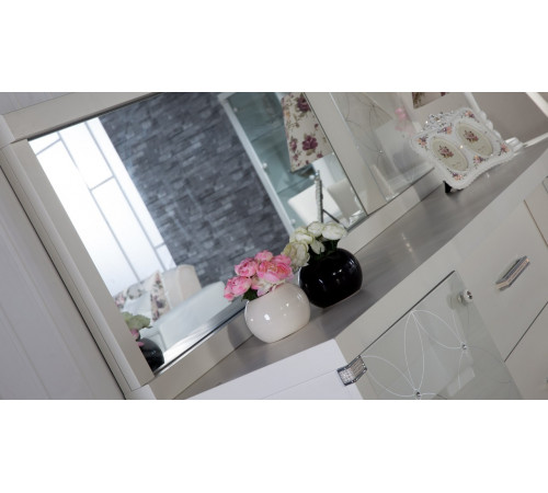 Прямоугольное настенное зеркало в гостиную Мира MIRA-10 белое